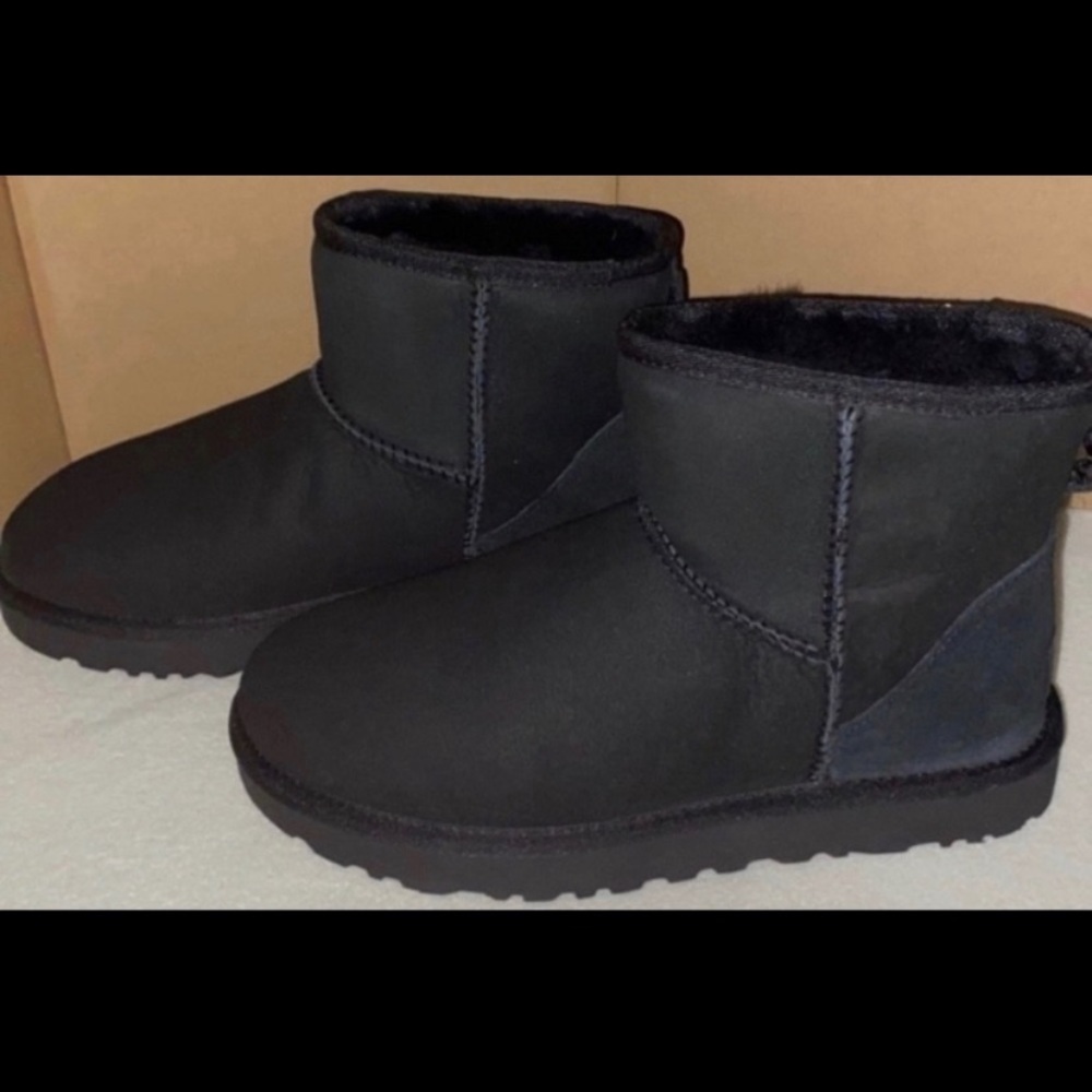 UGG CLASSIC MINI